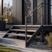 Maison modulaire en acier avec escalier extérieur de style conteneur et terrasses à plusieurs niveaux