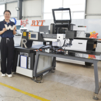 Machine de soudage laser à main à bas prix avec 300/400/500W pour les lettres de signalisation d'éclairage en acier inoxydable soudeur laser YAG