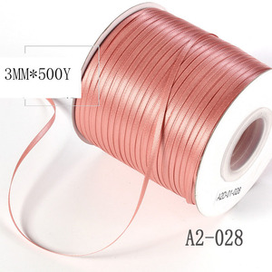 ริบบิ้นซาตินสองหน้าแบบเป็นมิตรกับสิ่งแวดล้อม ขนาด 1/8 นิ้ว ผลิตจากโพลีเอสเตอร์ 100% บรรจุบนม้วนยาว 300 หลา สำหรับทำโบว์ริบบิ้นอัจฉริยะ - Product Image 4