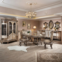 Ensemble de salle à manger classique de luxe doré, table longue en bois de style baroque français avec buffet et chaises en damassé pour hôtel de luxe