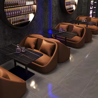 Ensemble de mobilier de bar personnalisé pour hôtel moderne avec canapé en cuir, siège en cuir, table à bords arrondis - Écologique et durable