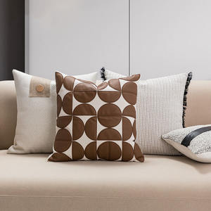 Taie d'oreiller en cuir patchwork <span class=keywords><strong>marron</strong></span> moderne Décoration <span class=keywords><strong>de</strong></span> maison confortable <span class=keywords><strong>de</strong></span> luxe avec <span class=keywords><strong>housse</strong></span> <span class=keywords><strong>de</strong></span> coussin élégante - Product Image 1