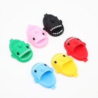 Mini pantoufles magiques simulées pour accessoires de maison de poupée, mini pantoufles requin de dessin animé, babouches, ornements DIY