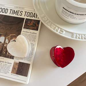 Pinza de Pelo Francesa con Corazón Rojo, Pinza de Pelo Simple de Acrílico, Accesorio para el Cabello de Niña - Product Image 1