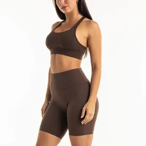 新款简约作物背心套装健身两件套女性健身房运动跑步短裤瑜伽套装