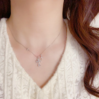Collier Pendentif Double Croix en Zircon Minimaliste et Simple, Personnalisé, Luxe Léger, Polyvalent, Haut de Gamme, pour Clavicule