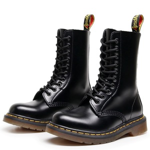 Botas de tobillo estilo británico para hombre y mujer, de cuero genuino, punta redonda, zapatos de motociclista modernos de estilo europeo-americano. - Product Image 3