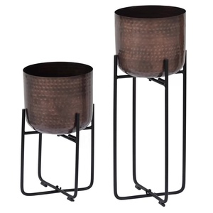 Maceta de dormitorio con acabado de Pátina verde de calidad superior con soportes Maceta moderna con soportes para el hogar Bar y restaurantes - Product Image 3