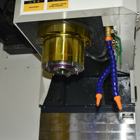 Centre d'usinage CNC avec magazine d'outils 32T en option, refroidissement traversant le broche et convoyeur de copeaux