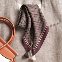 Écharpe en soie géométrique marron personnalisée de 70 cm avec pampilles pour femme, idéale pour le cou et la décoration de sacs