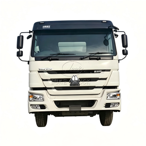 Camión de Transporte de Doble Uso Diésel y Gasolina 25000L-50000L, Camión Cisterna Sinotruk con Tanque de Almacenamiento de GLP Montado sobre Plataforma, Personalización Disponible - Product Image 1