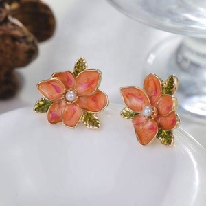 Pendientes de Aleación con Diseño de Flor de Gardenia y Perla Esmaltada, Estilo Francés Versátil, Personalizados, para Mujer - Product Image 4
