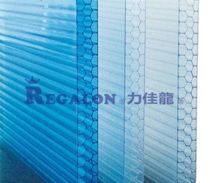 Le <span class=keywords><strong>polycarbonate</strong></span> jumeau de mur triple de mur lambrisse la feuille cellulaire transparente moderne de PC de Multiwall pour l'application d'hôtel - Product Image 3