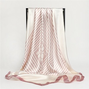 Écharpe carrée en <span class=keywords><strong>soie</strong></span> personnalisée avec logo 90*90CM, nouvelle écharpe tendance pour femmes, imprimé léopard à pois, satin chaud, <span class=keywords><strong>AliExpress</strong></span> - Product Image 5
