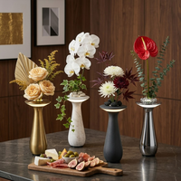 Solutions B2B OEM/ODM personnalisables : Centre de table floral haut de gamme pour mariages et événements, lampe de table moderne rechargeable en forme de vase