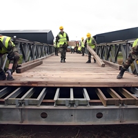 Panneau de pont Bailey en acier galvanisé à chaud antidérapant, durable, préfabriqué, pour ponts piétonniers et ponts temporaires