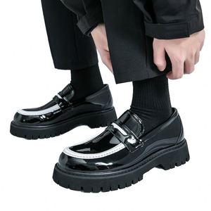 Nouvelles Chaussures Décontractées de Créateur à Semelle Épaisse Style Non-Plat à Enfiler pour Hommes, Mocassins Confortables Noirs en Cuir Verni, Chaussures de Mariage Plates - Product Image 2