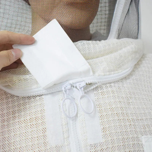 Veste d'apiculture en coton à trois couches de haute qualité combinaison de protection à capuche avec voile à glissière costume d'abeille à trois couches ventilé - Product Image 4