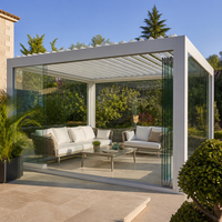 Pergola de jardin Jiake en aluminium avec portes coulissantes en verre, toit à lames orientables, couleur personnalisable pour patio arrière, certifiée CE SGS