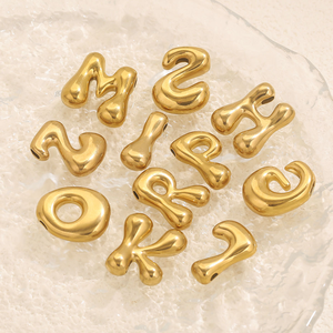 Charm Deslizable con Letras en Relieve |   Colgante de Letra Burbuja de Acero Inoxidable PVD |   Cuentas de Letras Acolchadas Premium para la Creación de Joyería DIY - Product Image 3