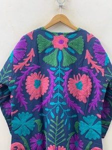 Abrigo largo de invierno de terciopelo y algodón con estampado animal arcoíris, hecho a mano, estilo suzani, extragrande, ecológico, transpirable, artesanal. - Product Image 5