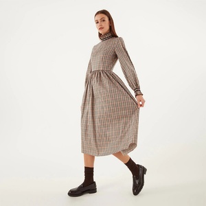 Robes décontractées pour femmes en coton pur à carreaux rétro personnalisables, à manches longues, durables, résistantes aux plis, style artistique plissé - Product Image 1