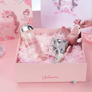 कस्टम लक्जरी गुलाबी स्ट्रॉबेरी पैटर्न मुद्रित रिबन के साथ कठोर बॉक्स उपहार बॉक्स उपहार पैकेजिंग बॉक्स और उपहार बैग के लिए लड़कियों