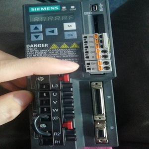 Variador de Frecuencia Siemens 440, 2.2kW, 500-600V, Control Vectorial, IP20, Tamaño Estándar - Product Image 2