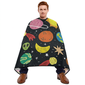Capes de Barbier avec Trous pour les Bras, Fermeture Réglable, Impression par Sublimation, Anti-Adhérence aux Cheveux, Tissu Polyester Résistant à l'Eau, Capes Personnalisables avec Logo - Product Image 1
