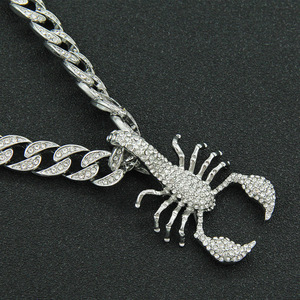 Collar de Escorpión con Piedras de Circonita Cúbica Estilo Hip Hop, Colgante de Escorpión con Diamantes de Imitación Personalizado Chapado en Oro para Hombre - Product Image 3