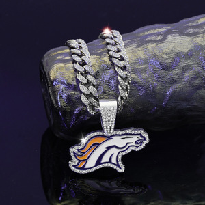 Kalung Rantai Cuban Link <span class=keywords><strong>Denver</strong></span> <span class=keywords><strong>Broncos</strong></span> Ukuran Besar Khusus dari Bahan Alloy Mewah untuk Pria Hip Hop, Penuh Kristal Berkilau - Product Image 2