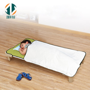 Vente en gros d'usine, sacs <span class=keywords><strong>de</strong></span> <span class=keywords><strong>couchage</strong></span> pour enfants d'âge préscolaire, voyage, camping, sacs <span class=keywords><strong>de</strong></span> <span class=keywords><strong>couchage</strong></span> pour enfants <span class=keywords><strong>de</strong></span> <span class=keywords><strong>maternelle</strong></span>, tapis <span class=keywords><strong>de</strong></span> <span class=keywords><strong>couchage</strong></span> anti-coup <span class=keywords><strong>de</strong></span> pied, ensemble <span class=keywords><strong>de</strong></span> conception enroulable - Product Image 1