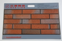 Briques de parement en ciment-argile réfractaire mince, rouge feu, de luxe et à prix abordable, résistantes à l'usure, pour la décoration murale extérieure à Dubaï
