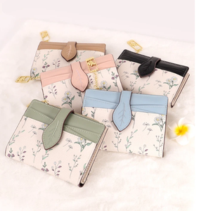 Portefeuille Femme Tendance à Motifs Floraux Grande Capacité en Cuir PU, Porte-Cartes Intégré, Porte-Monnaie Fin à Fermeture Éclair, Élégant avec Fermeture à Pression Feuille et Diamants - Product Image 1