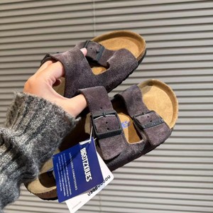 <span class=keywords><strong>Sandali</strong></span> Classici con Doppia Fascia in <span class=keywords><strong>Sughero</strong></span> e Soletta in Lattice, Realizzati in Camoscio, Unisex, Morbidi e Confortevoli - Product Image 1