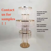 Luminaire Modulaire en Cristal avec Armature Métallique et Gouttes Acryliques pour la Transformation de Décoration d'Événements dans des Espaces de Luxe