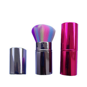 Fabrication de pinceaux à <span class=keywords><strong>blush</strong></span> cosmétiques professionnels pour cheveux colorés en marque privée, <span class=keywords><strong>pinceau</strong></span> à poudre kabuki <span class=keywords><strong>rétractable</strong></span> personnalisé - Product Image 1