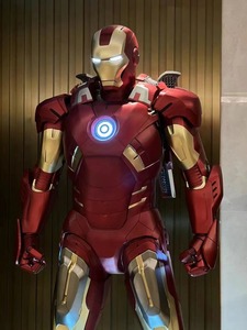 Statua in Vetroresina di Iron Man MK7 a Grandezza Naturale dei <span class=keywords><strong>Marvel</strong></span> <span class=keywords><strong>Avengers</strong></span>, Scultura a Corpo Intero 1:1 con Base LED, Ornamento di Lusso per Interni - Product Image 4