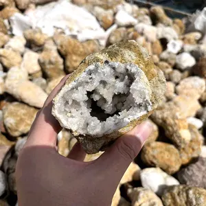 Açılmamış doğal kuvars kristal Geode Mineral örneği kaba ham beyaz akik Druzy Geode satılık