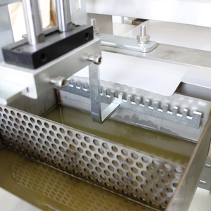 Machine <span class=keywords><strong>à</strong></span> emballer les tampons automatiques CB-60 prix d'usine Machine <span class=keywords><strong>à</strong></span> sceller les boîtes de colle thermofusible Machines de collage - Product Image 3