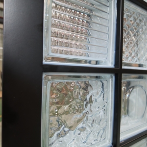 Parete Divisoria Moderna in Vetro con Cornice Metallica Nera Opaca, Schermo Privacy in Vetro Traslucido per Ville e Decorazioni Commerciali - Product Image 5
