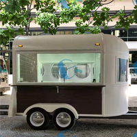 Nouveau chariot de nourriture mobile vintage remorque de café et de crème glacée à la mode maison de dessert inspirée des chevaux sur roues