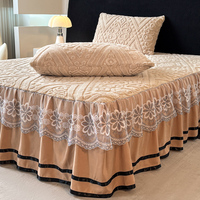 Housse de lit élégante en flanelle jacquard douce et chaude pour l'hiver, avec bordure en dentelle florale, volant anti-poussière, hypoallergénique et anti-acariens
