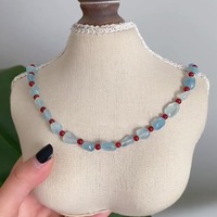 Collar con Cuentas de Ágata Roja y Zafiro de la Serie Aquamarine