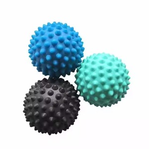 Pelota de Masaje con Púas de PVC para Masajes Deportivos, para Trabajar la Fascia Muscular y la Terapia Física en Fitness - Product Image 1