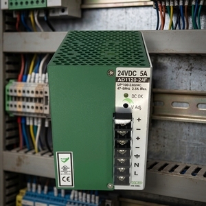 แหล่งจ่ายไฟแบบราง DIN 24v สำหรับระบบอัตโนมัติในอุตสาหกรรม -40~70 องศาเซลเซียส เสถียรภาพสูง แรงดันขาออก 24VDC พร้อมระบบป้องกันหลายชั้น - Product Image 1