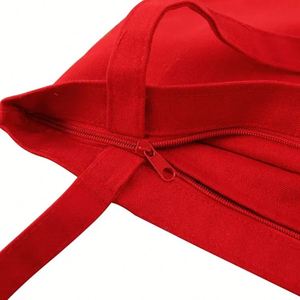 Sac fourre-tout en toile personnalisé rouge vierge avec fermeture éclair et logo sur mesure, idéal pour le shopping et la mode - Product Image 4