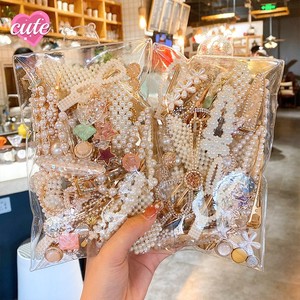 Pinza para el pelo de mujer con perlas laterales, hecha a mano, de aleación, dulce y bonita, con perlas y diamantes de imitación - Product Image 2