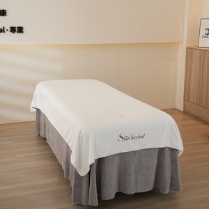 Feuilles de table de <span class=keywords><strong>massage</strong></span> plates en <span class=keywords><strong>flanelle</strong></span> grande serviette de bain 230x120cm couverture légère pour salon de beauté SPA blanc avec logo - Product Image 3