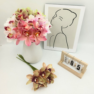 Bouquet d'orchidées Huilan artificielles en soie, faites à la main, effet toucher réel - Fleurs de <span class=keywords><strong>Cymbidium</strong></span> Faberi pour la décoration de mariages et de fêtes du Nouvel An (vente en gros) - Product Image 4